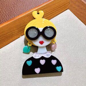🍏50% OFF/3+...Playful Young Girl Acrylic Brooch